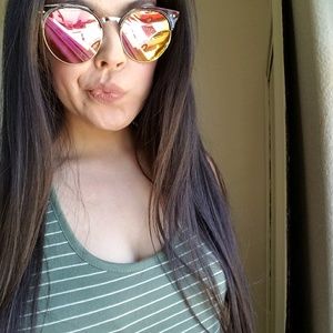 Meet your Posher, Laura